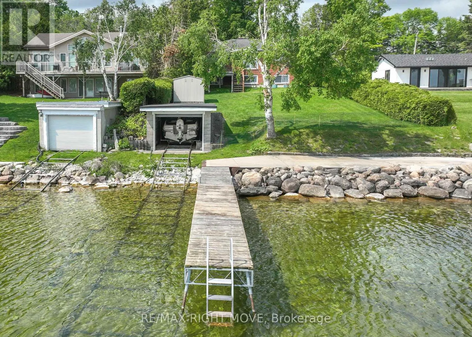 905 WOODLAND DRIVE