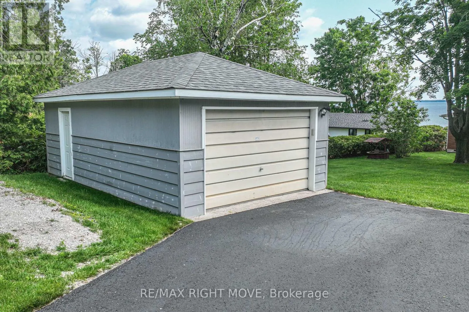 905 WOODLAND DRIVE