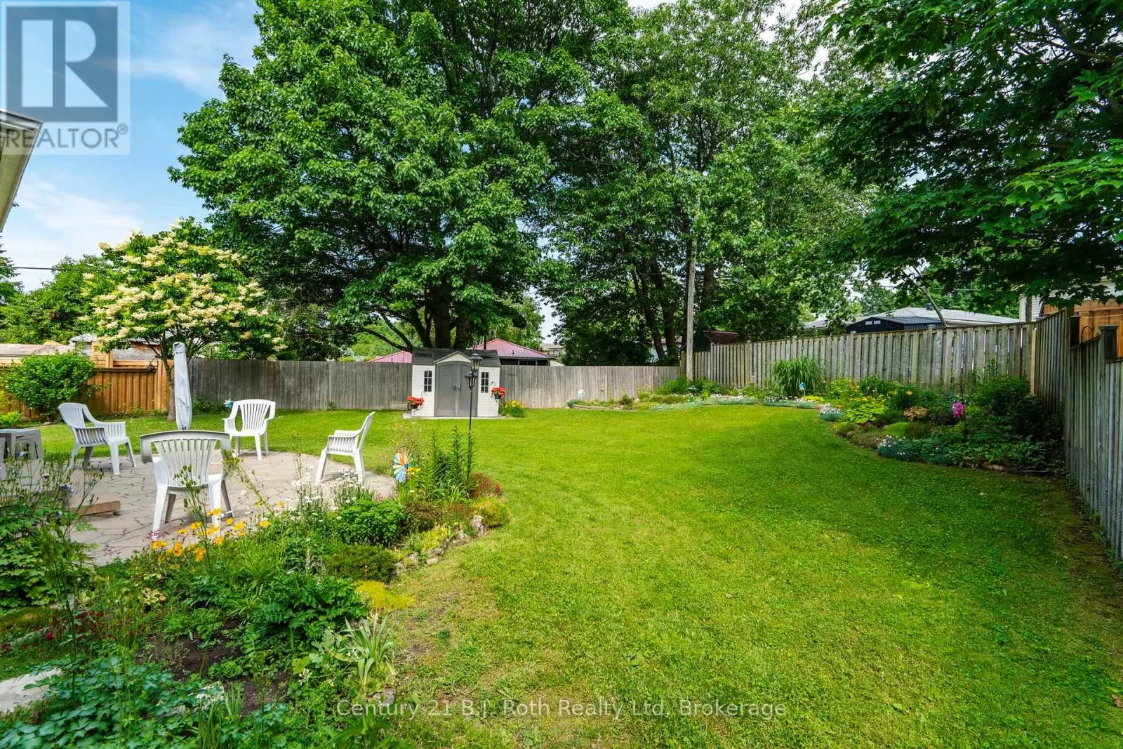 997 WHITNEY CRESCENT