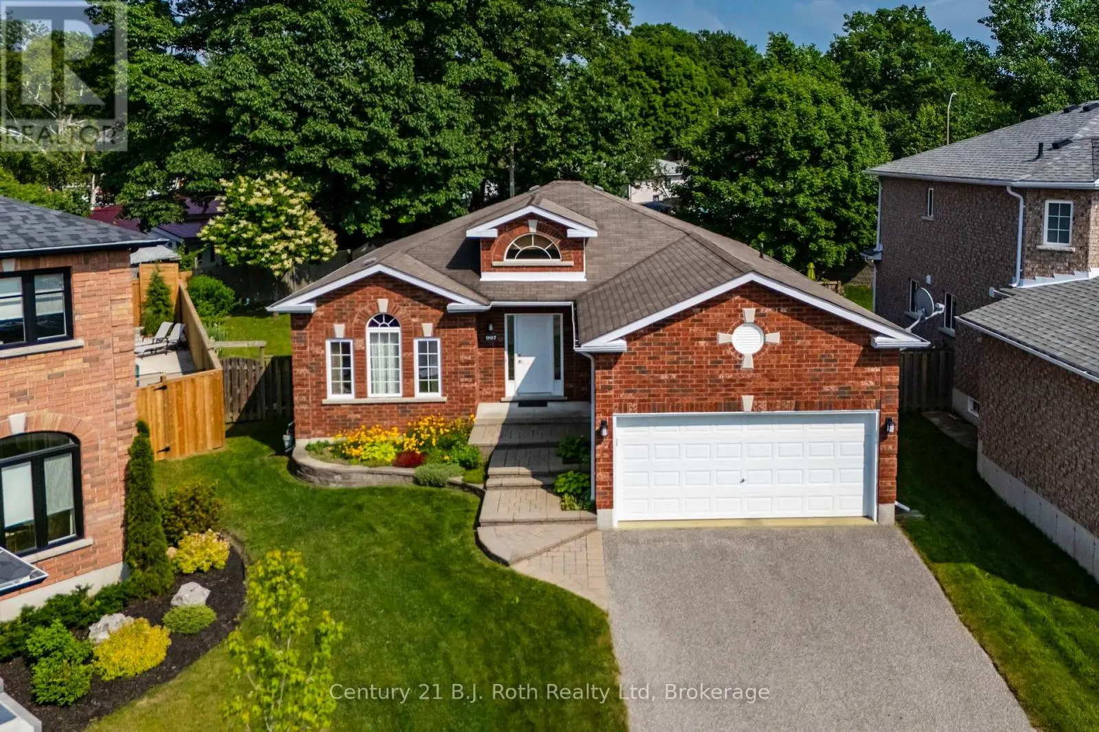 997 WHITNEY CRESCENT