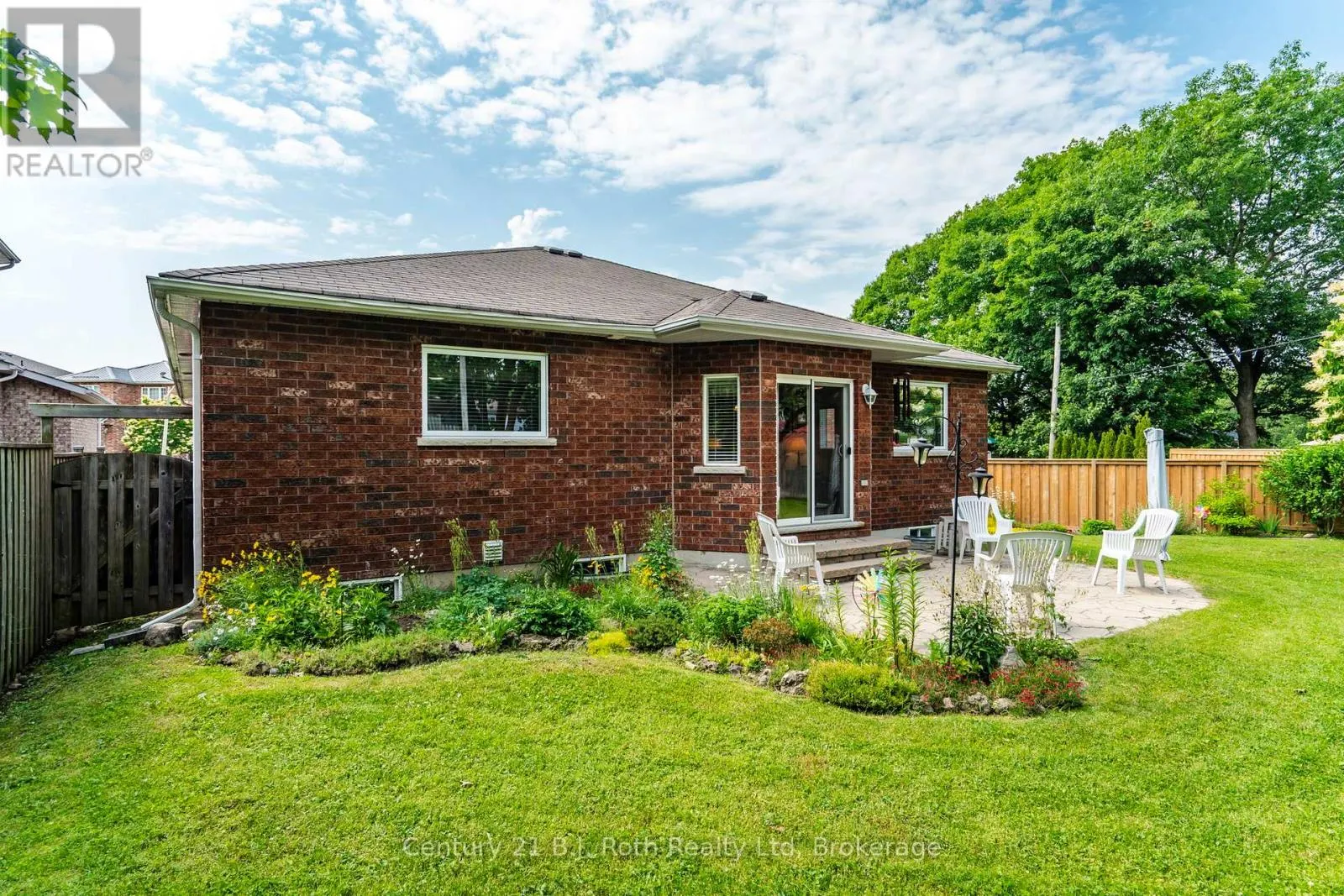 997 WHITNEY CRESCENT