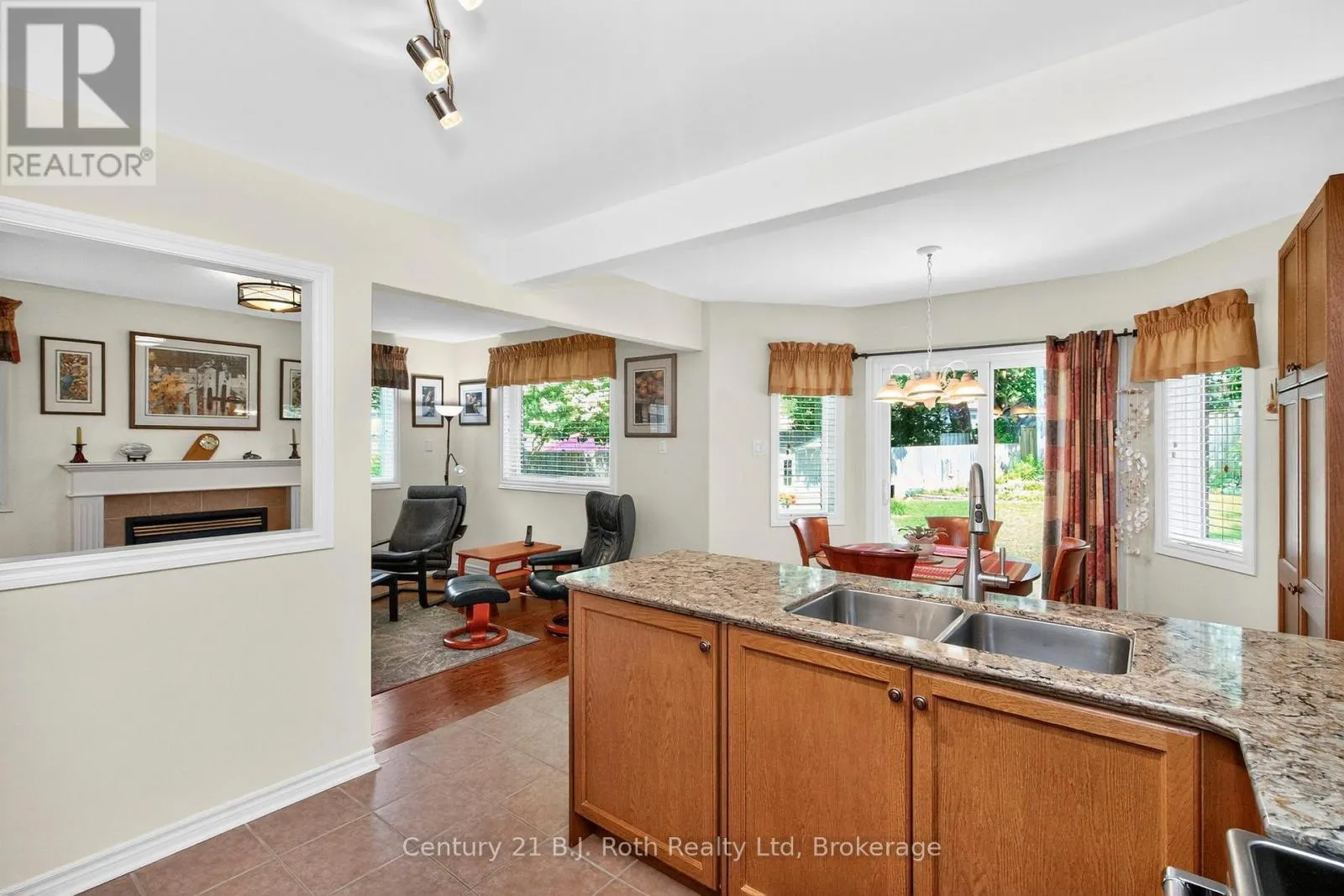 997 WHITNEY CRESCENT
