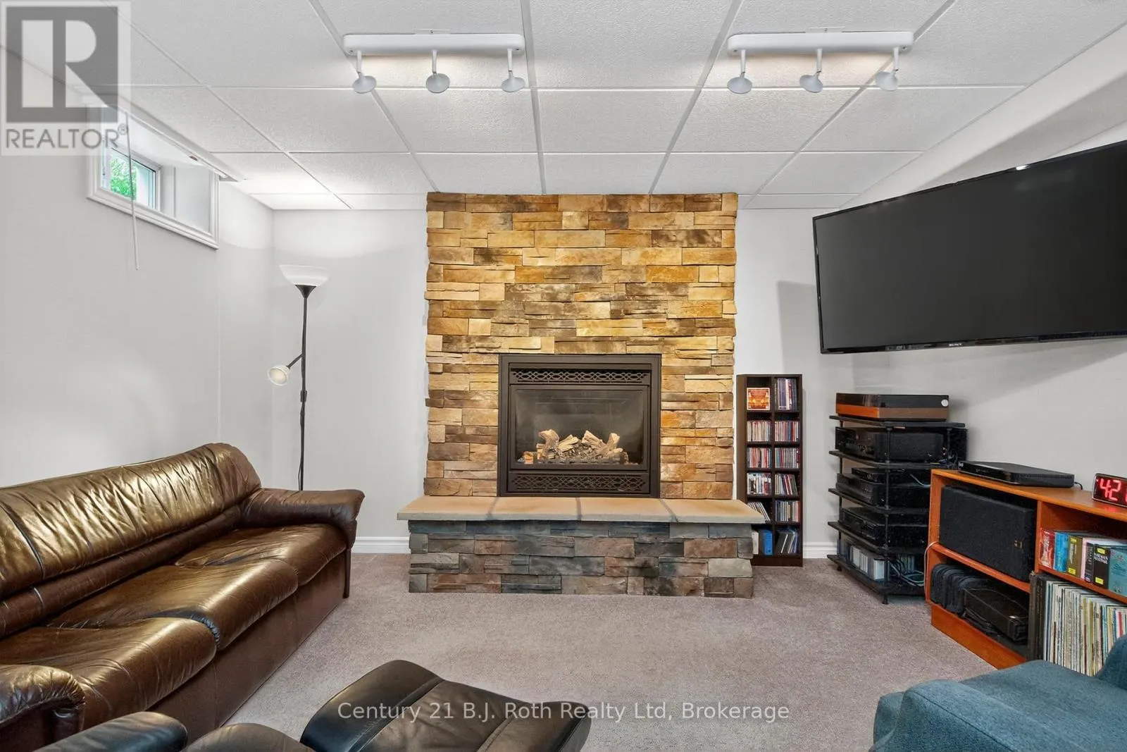 997 WHITNEY CRESCENT
