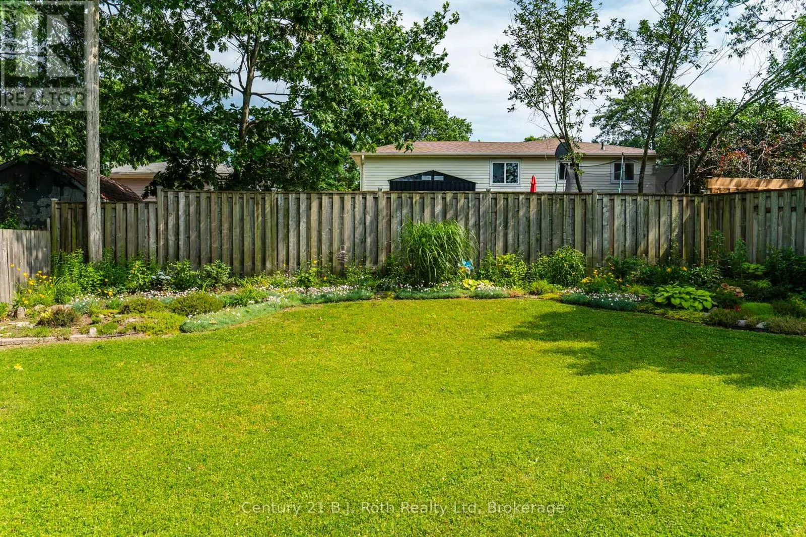 997 WHITNEY CRESCENT