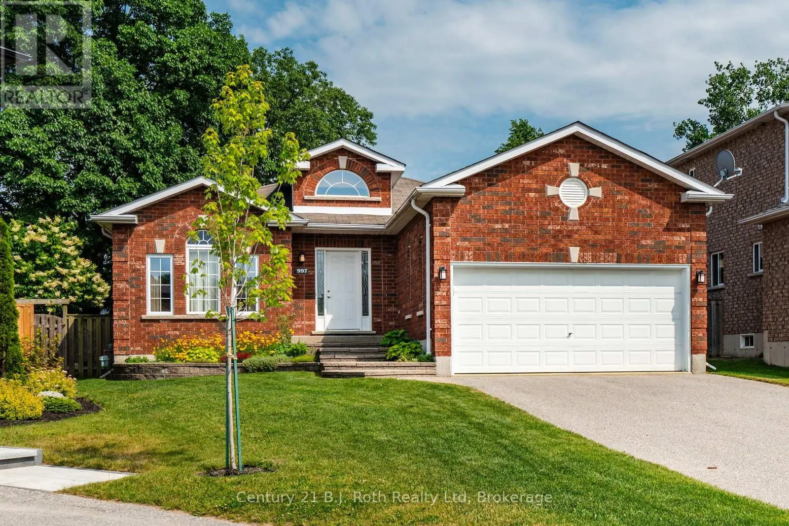 997 WHITNEY CRESCENT