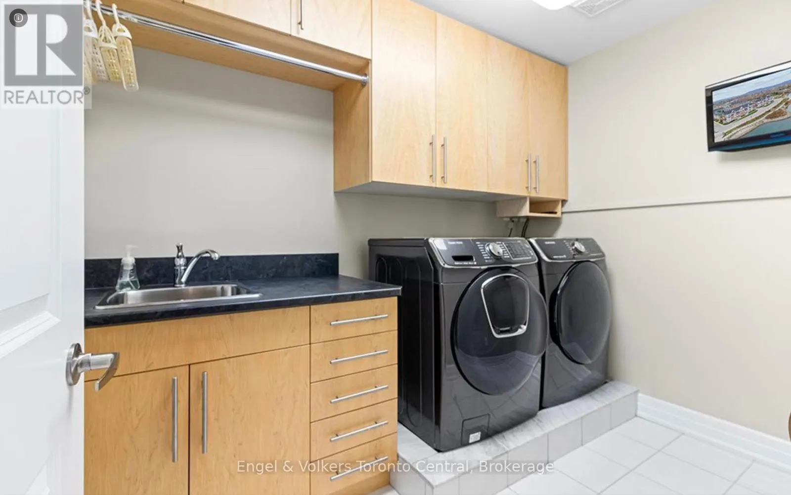 7 - 1 WESTMOUNT MEWS, #7