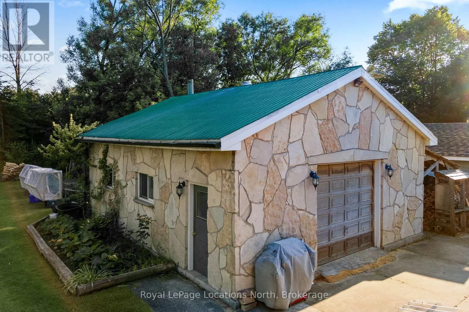 24 OLIVER CRESCENT