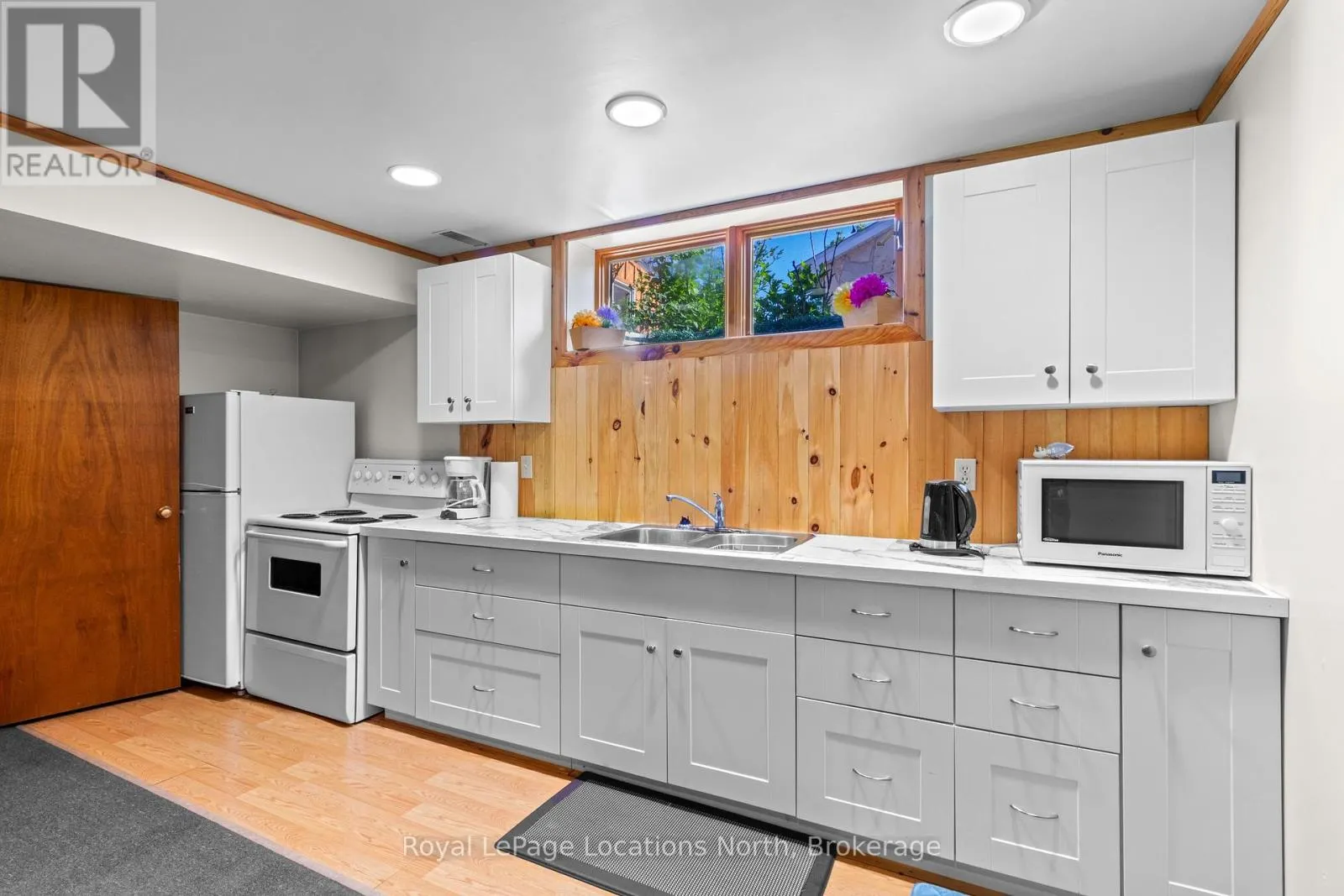 24 OLIVER CRESCENT