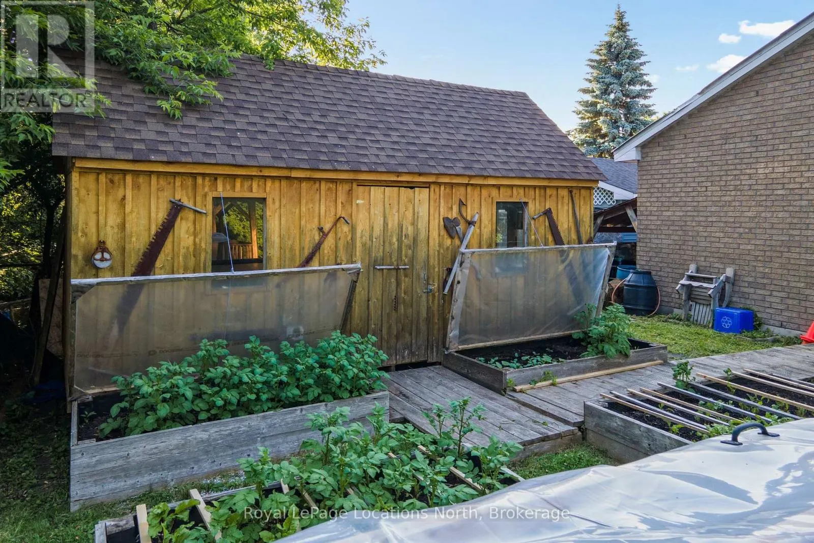 24 OLIVER CRESCENT