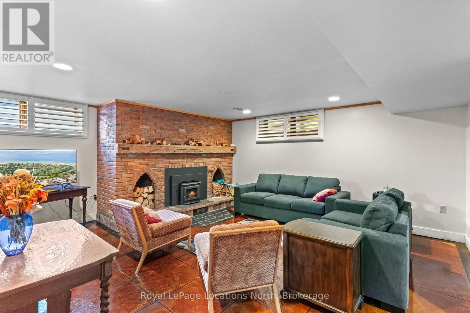 24 OLIVER CRESCENT