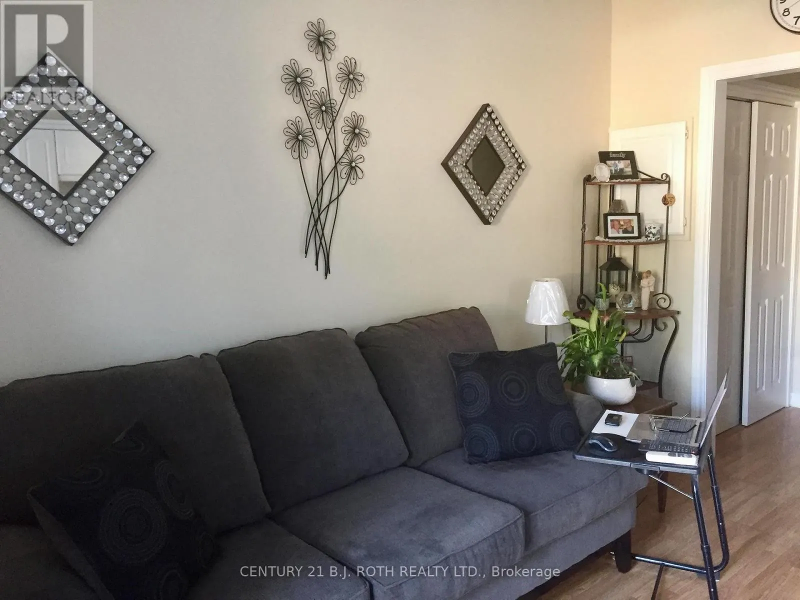 19 SOUTH STREET S