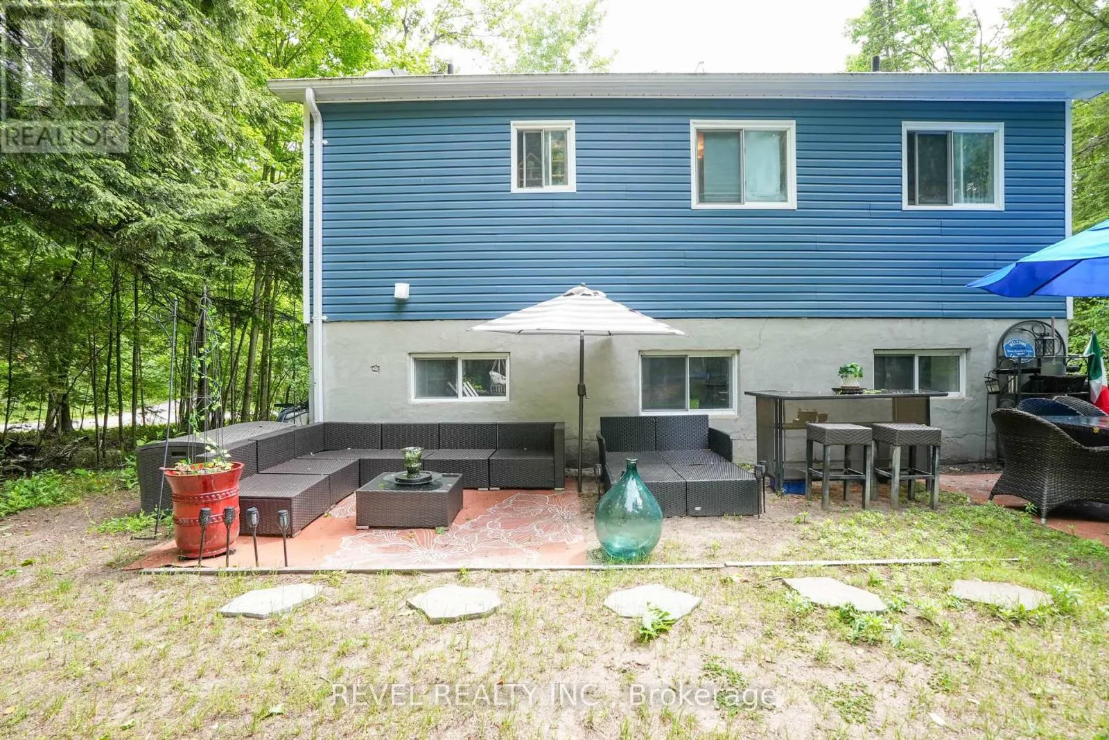 43 MANITOU CRESCENT