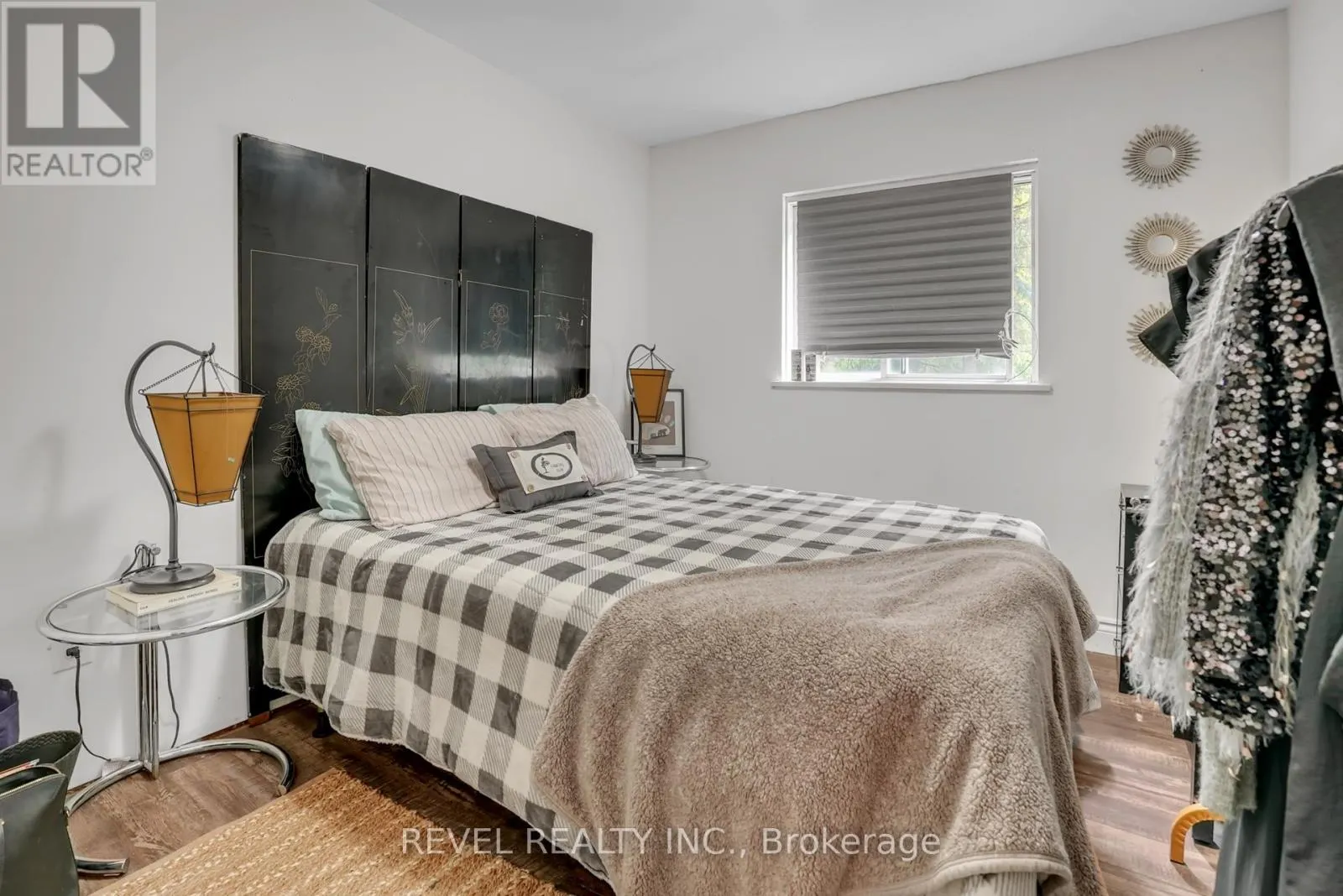 43 MANITOU CRESCENT