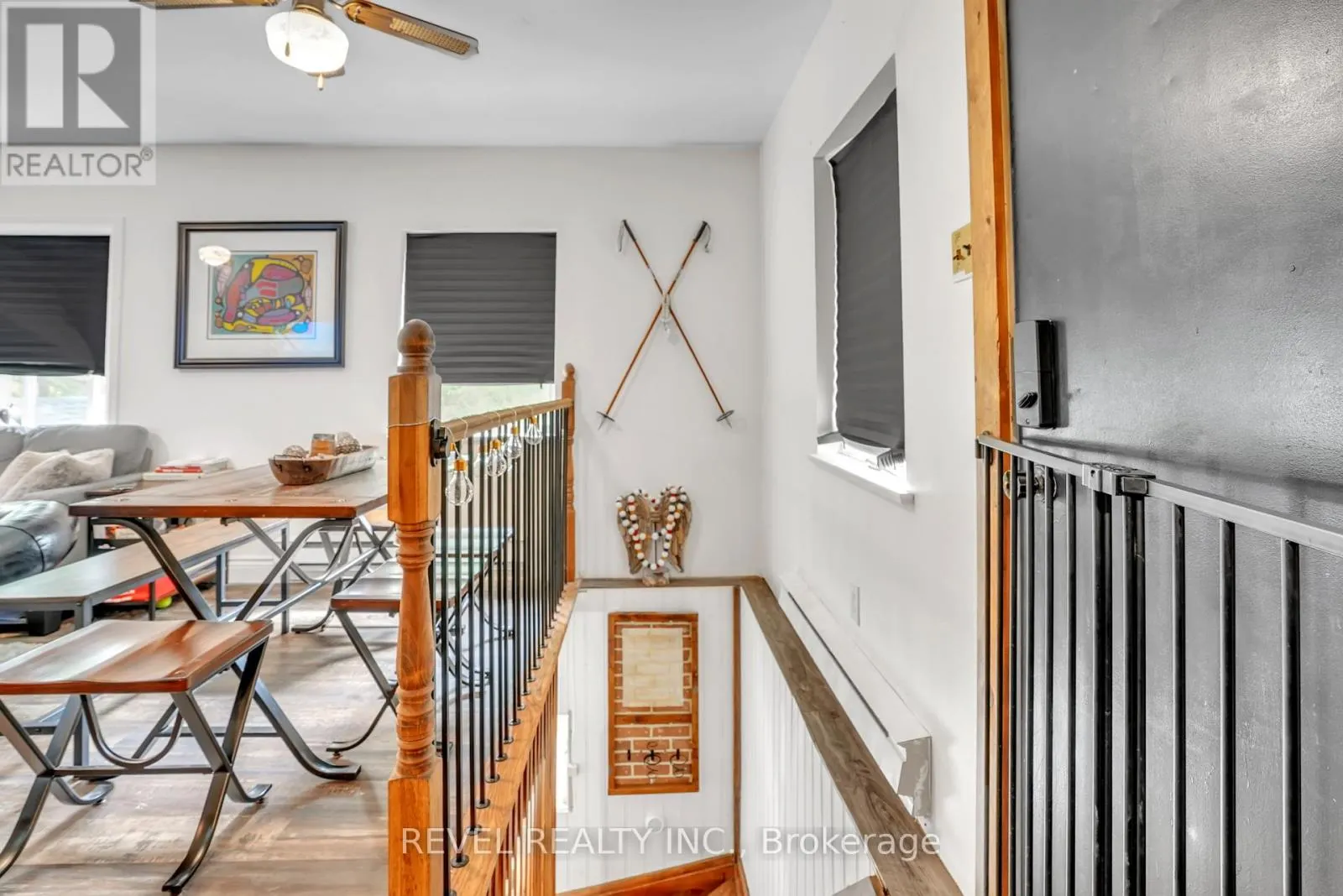 43 MANITOU CRESCENT