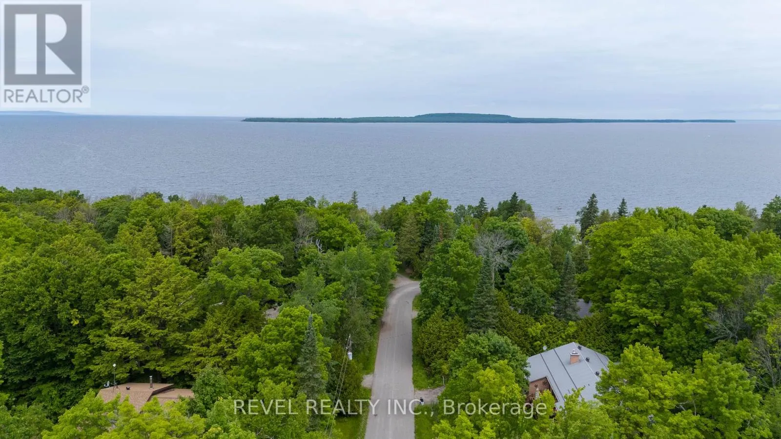 43 MANITOU CRESCENT