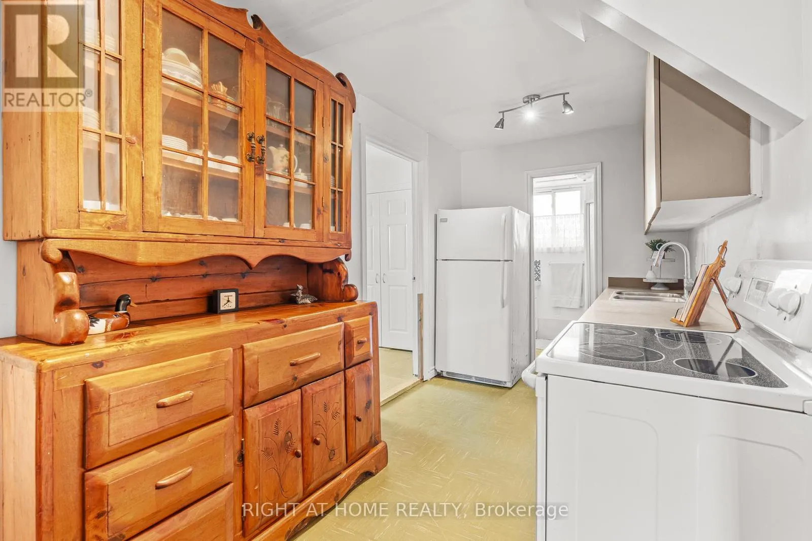 5896 SUNNIDALE CONCESSION 5 ROAD