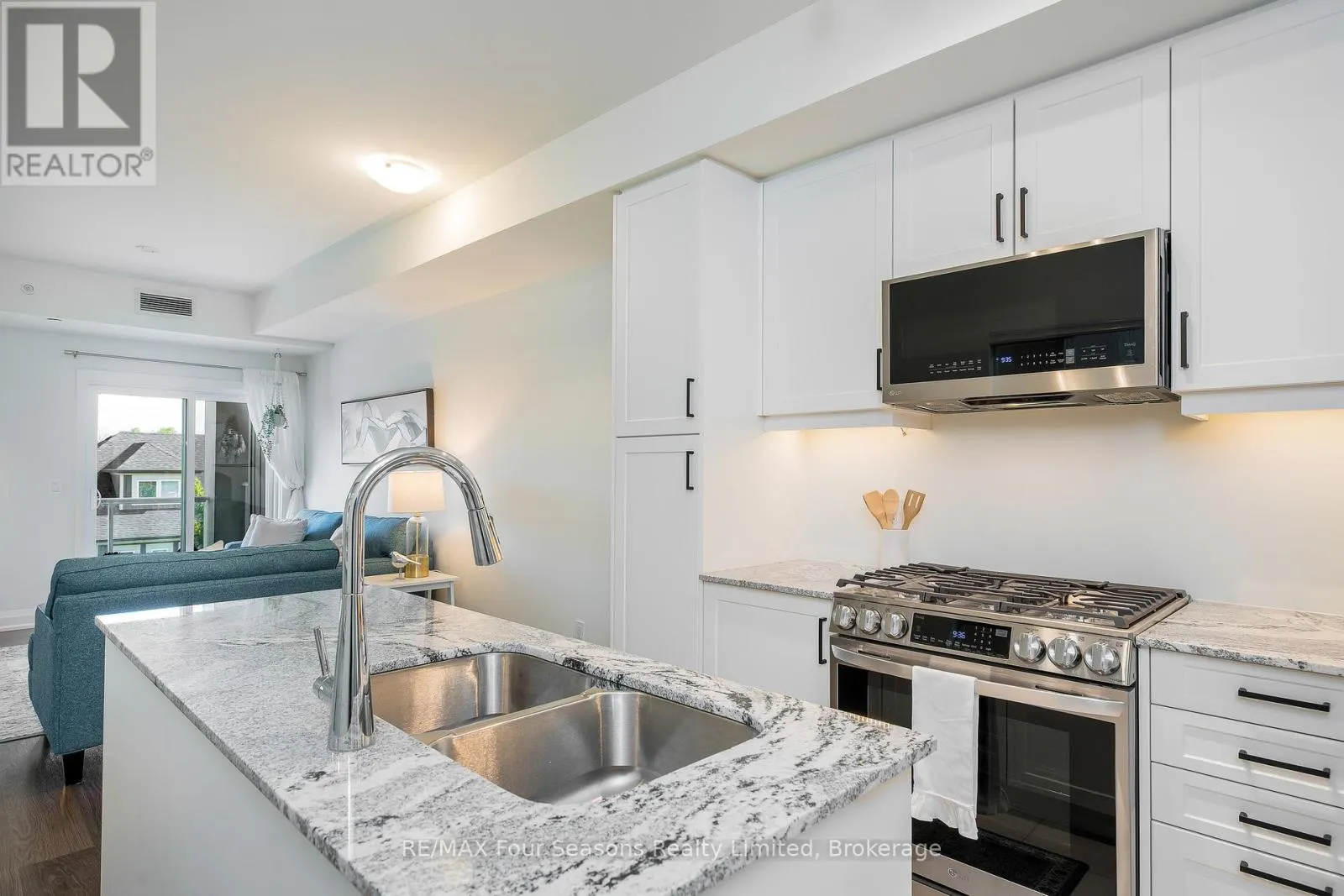 208 - 17 SPOONER CRESCENT, #208