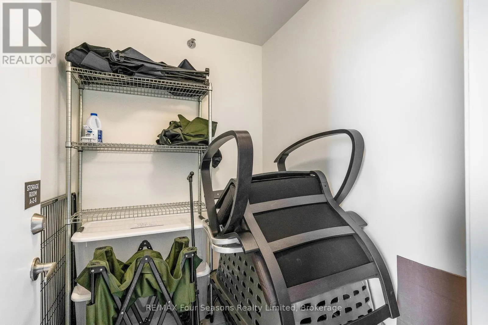 208 - 17 SPOONER CRESCENT, #208