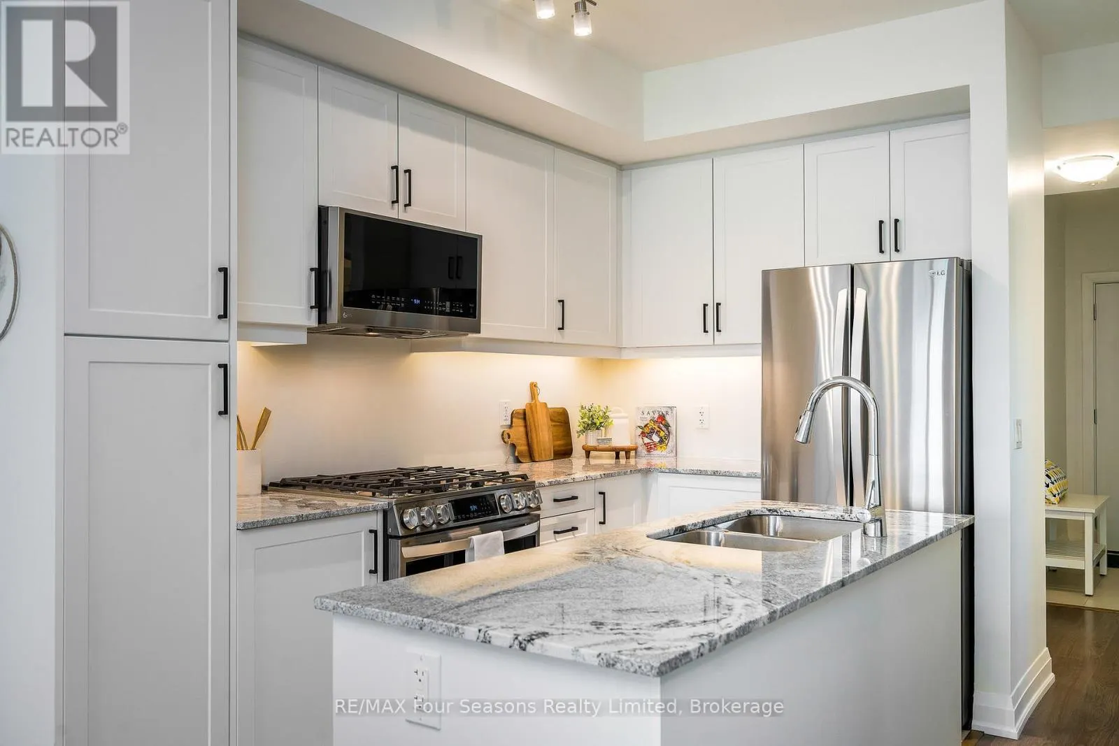 208 - 17 SPOONER CRESCENT, #208