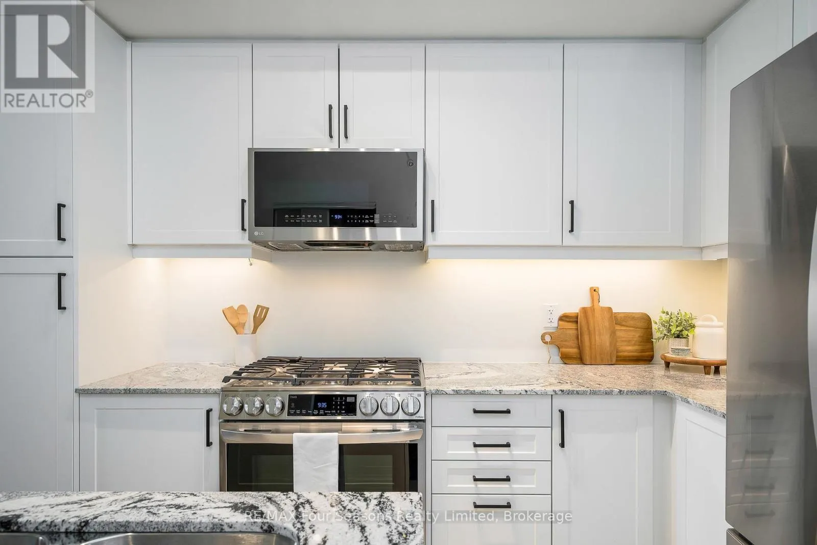 208 - 17 SPOONER CRESCENT, #208