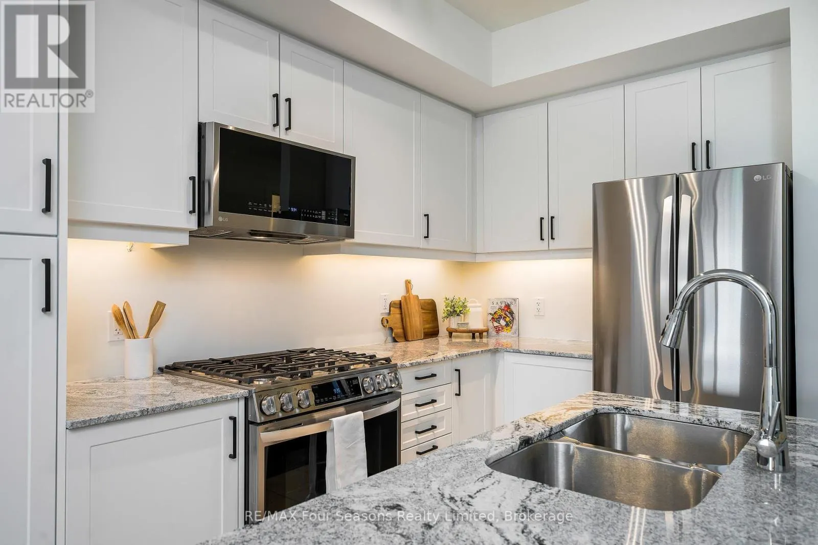 208 - 17 SPOONER CRESCENT, #208