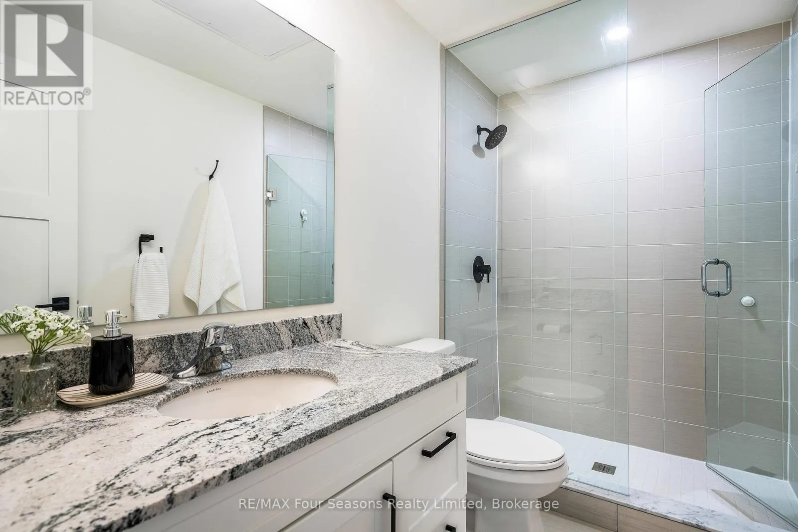 208 - 17 SPOONER CRESCENT, #208