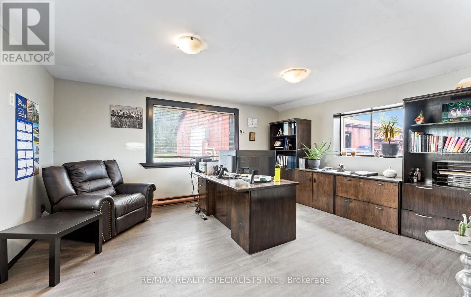 220 QUEEN STREET W