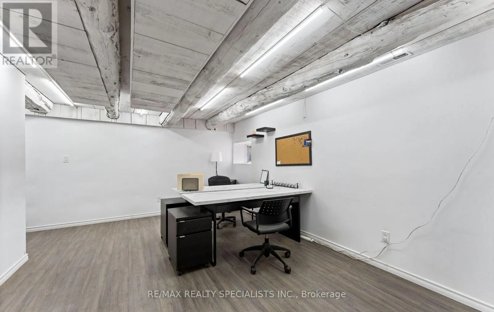 220 QUEEN STREET W