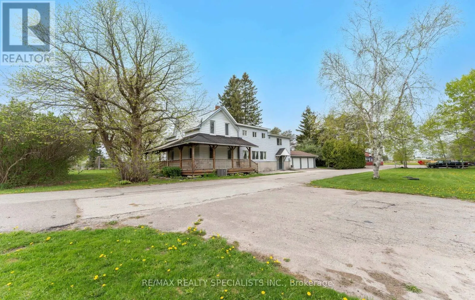 220 QUEEN STREET W