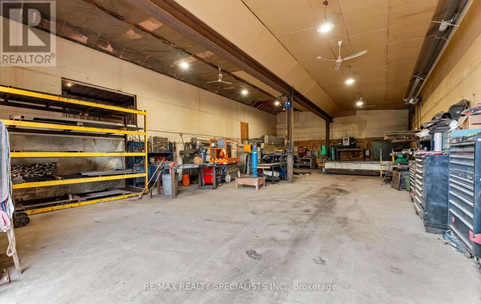 220 QUEEN STREET W