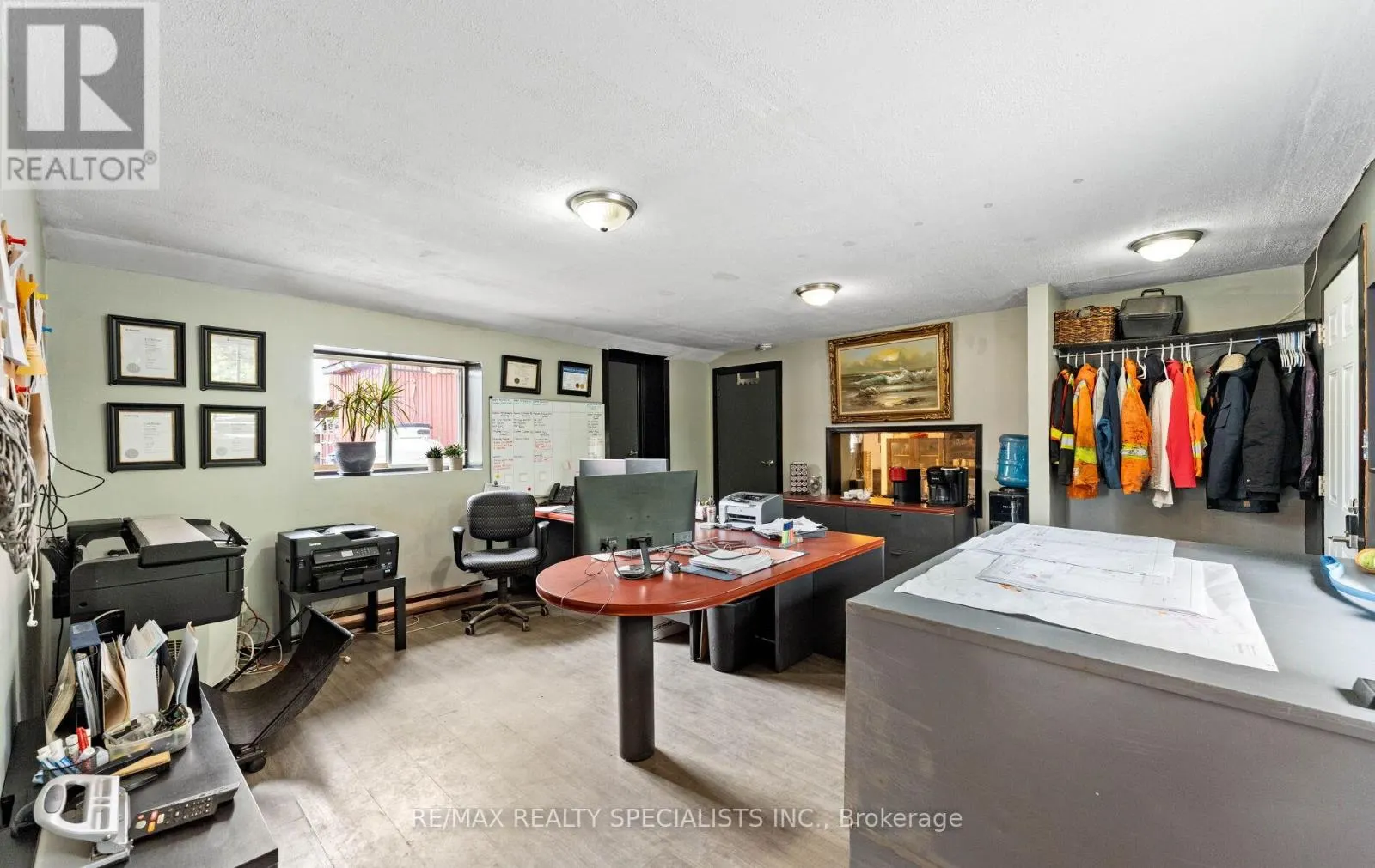 220 QUEEN STREET W