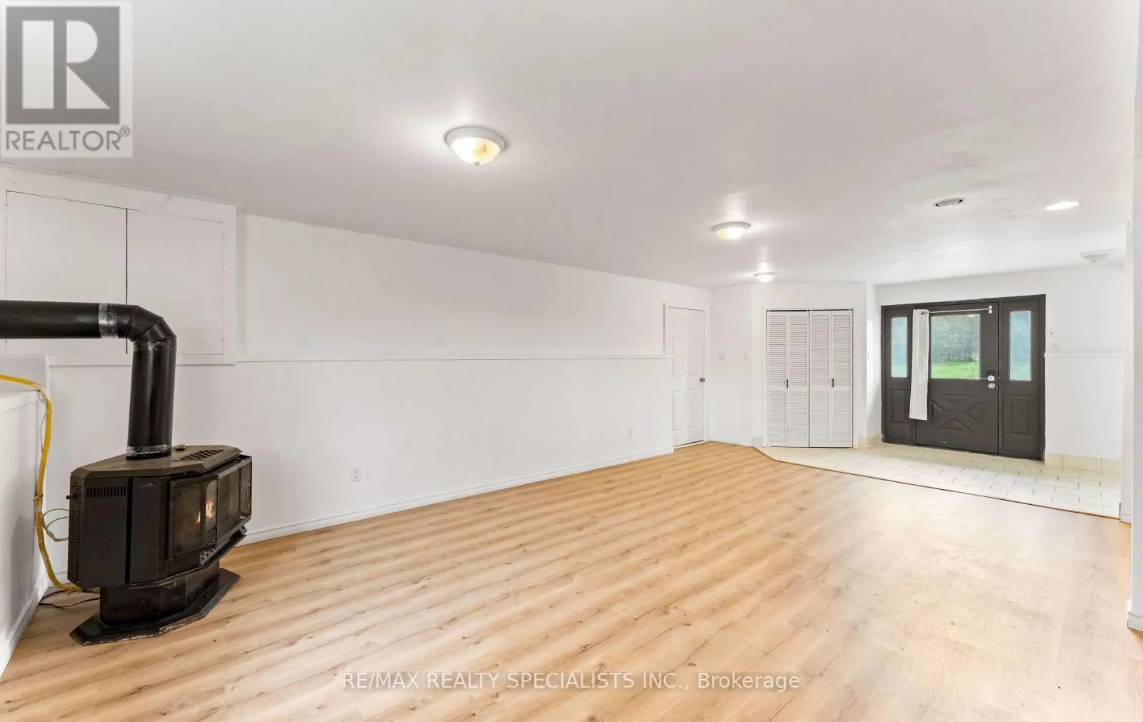 220 QUEEN STREET W
