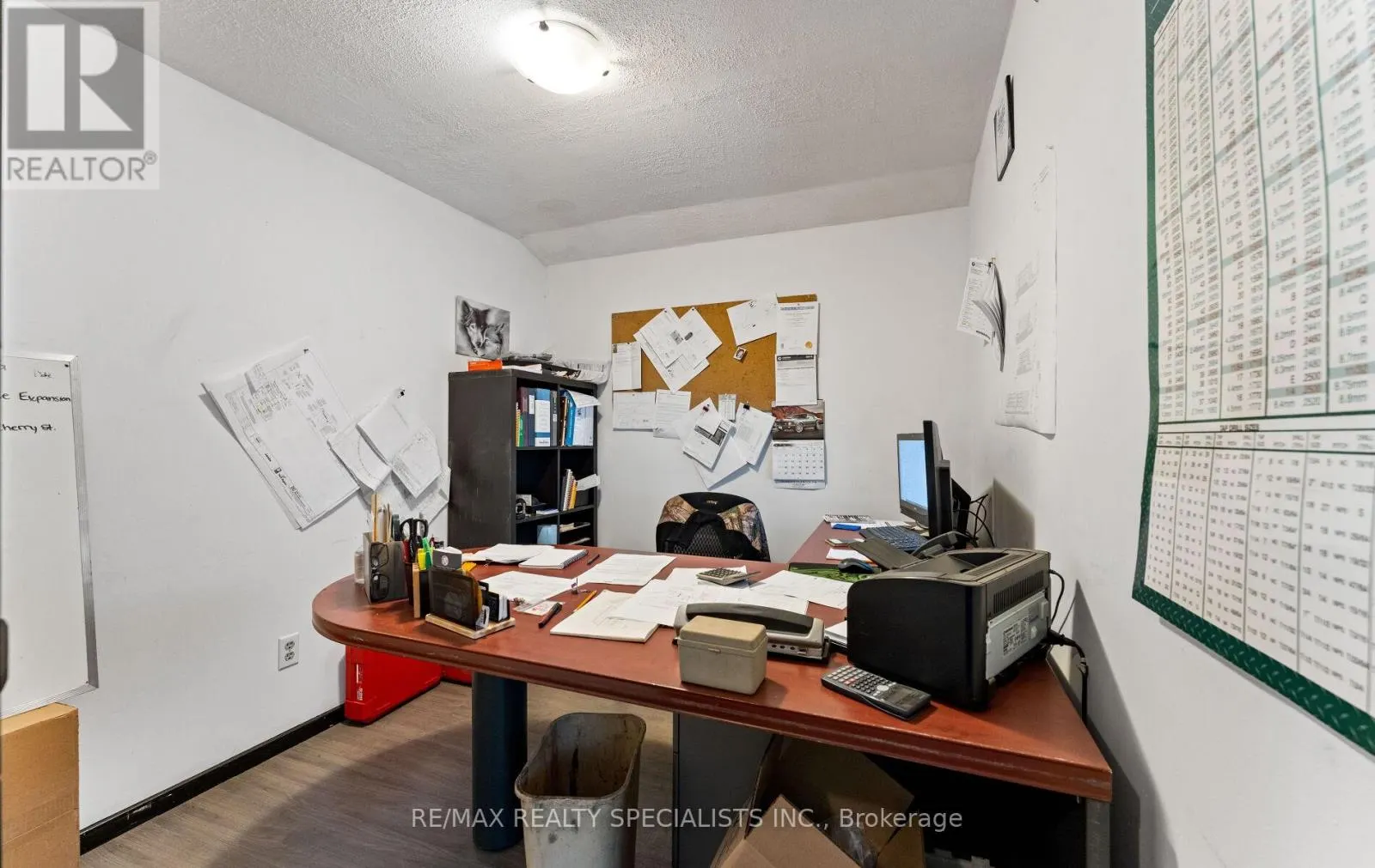 220 QUEEN STREET W