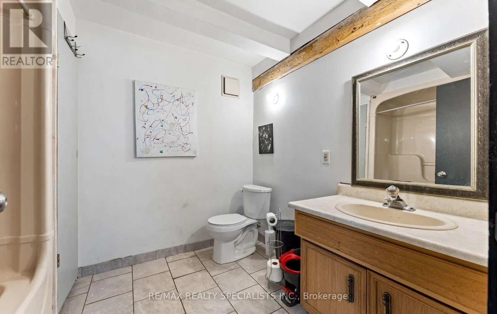 220 QUEEN STREET W