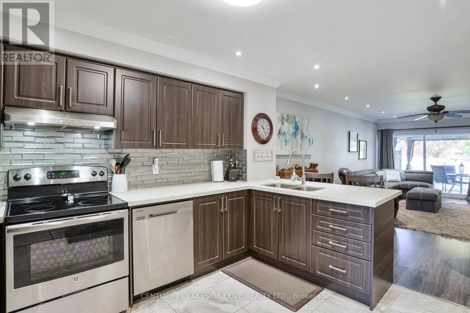 UNIT 6 - 70 LAGUNA PARKWAY