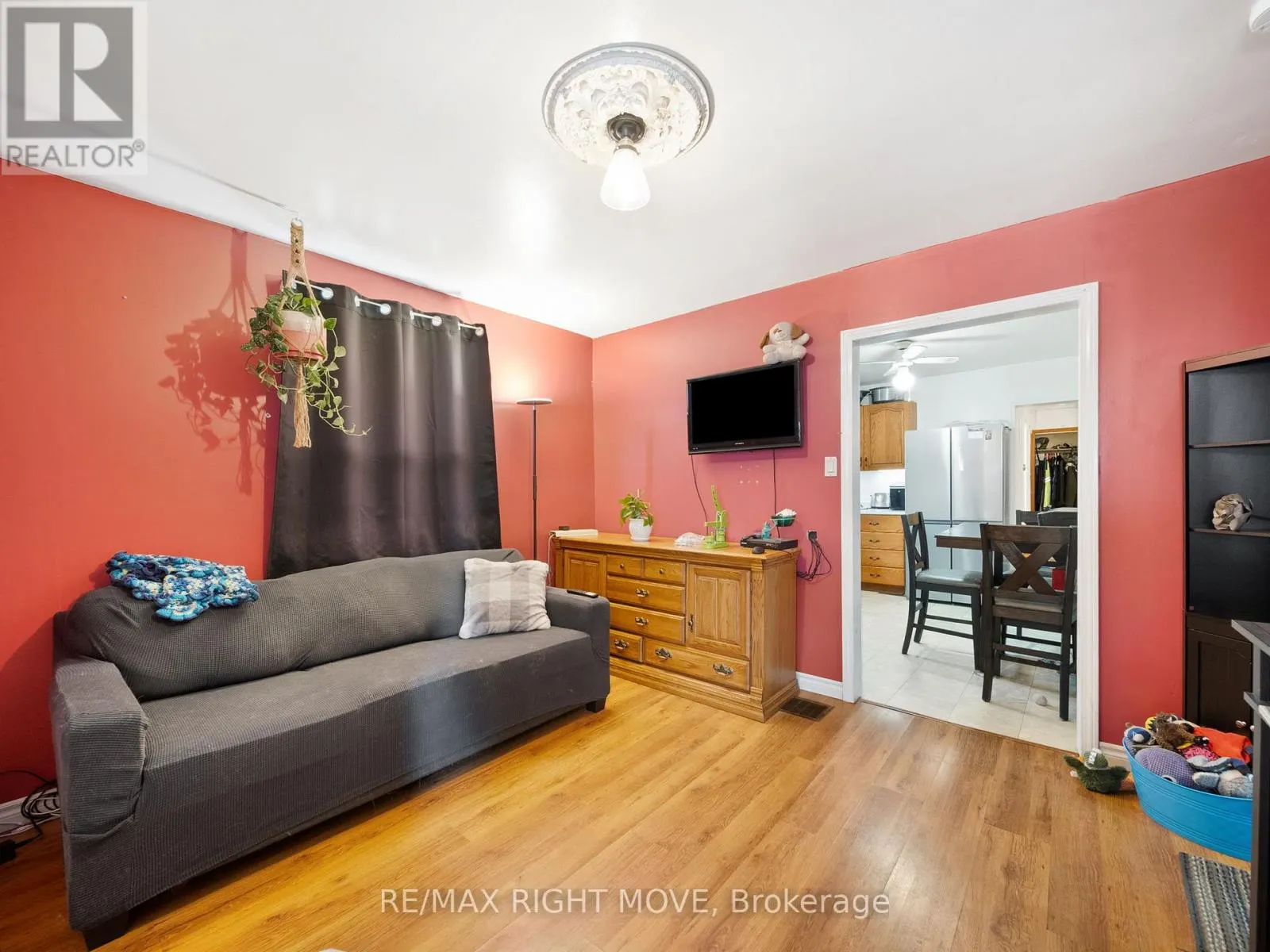 122 ELGIN STREET