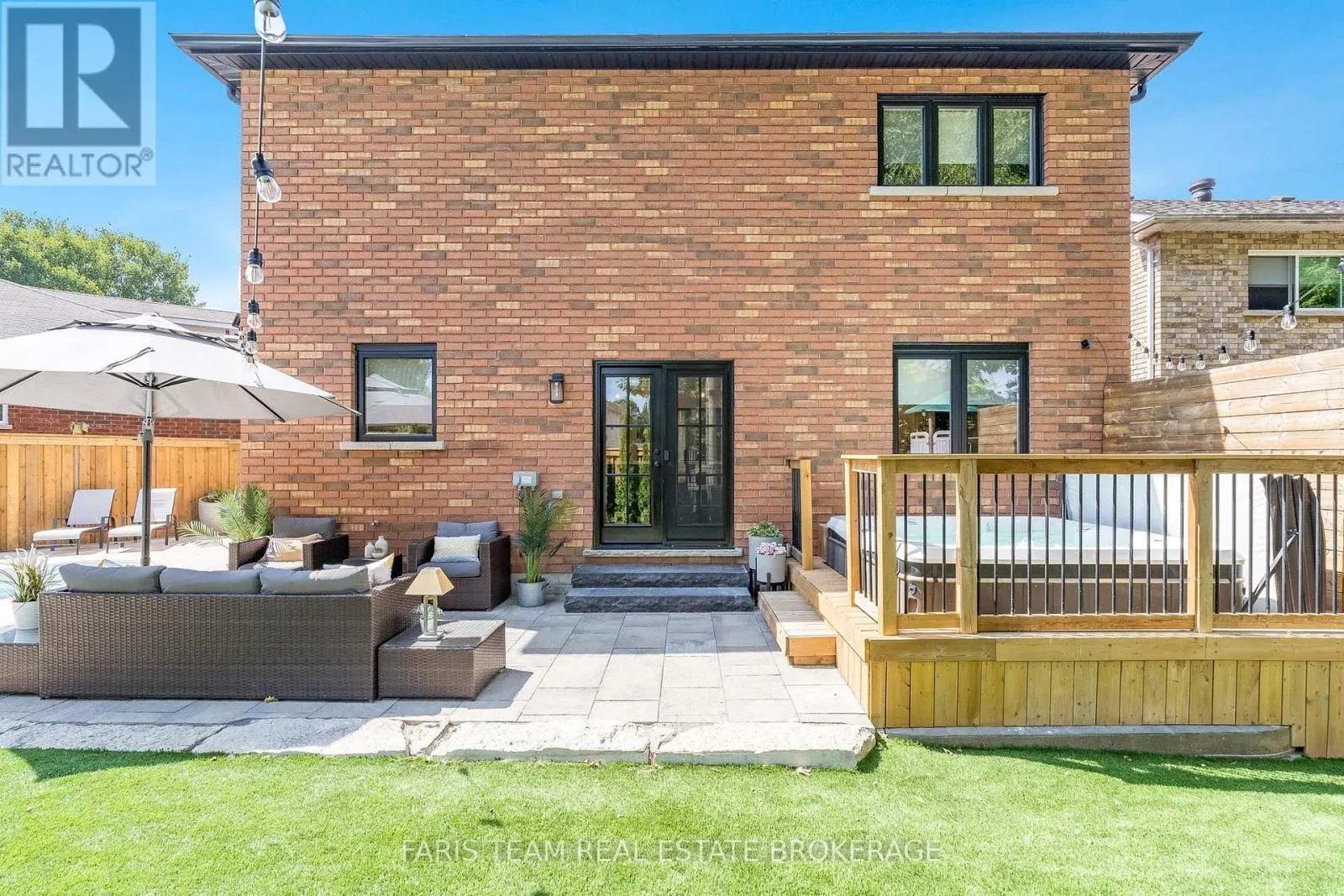 993 WHITNEY CRESCENT