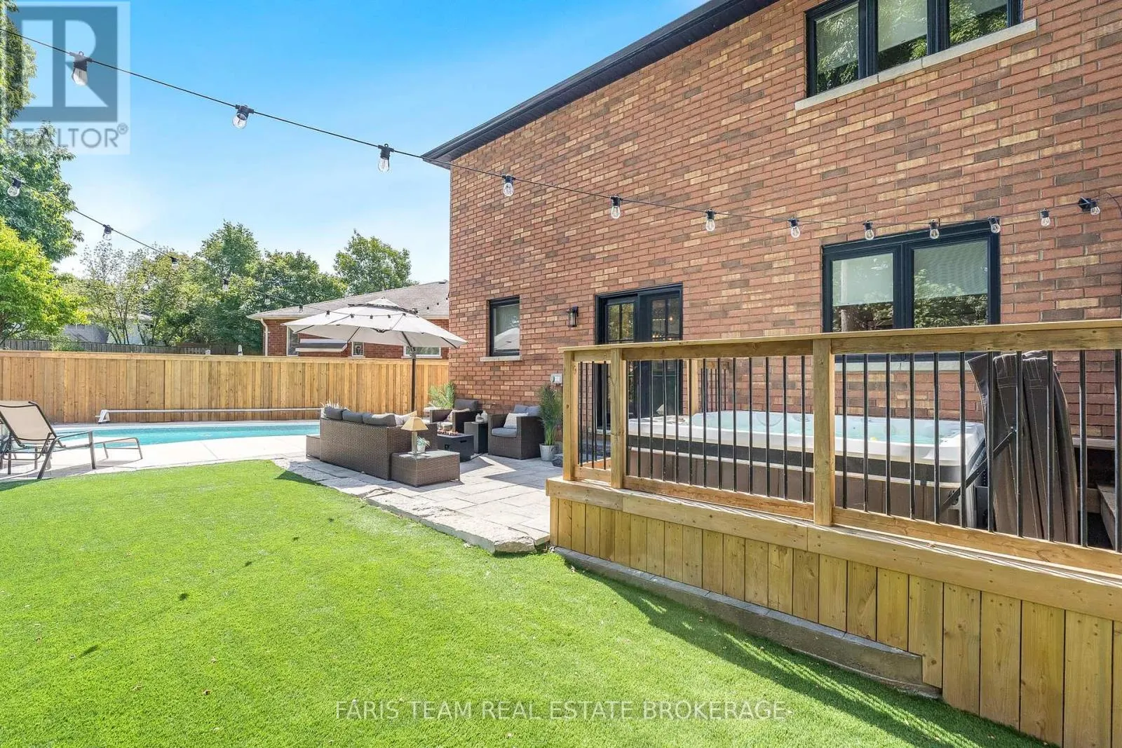 993 WHITNEY CRESCENT