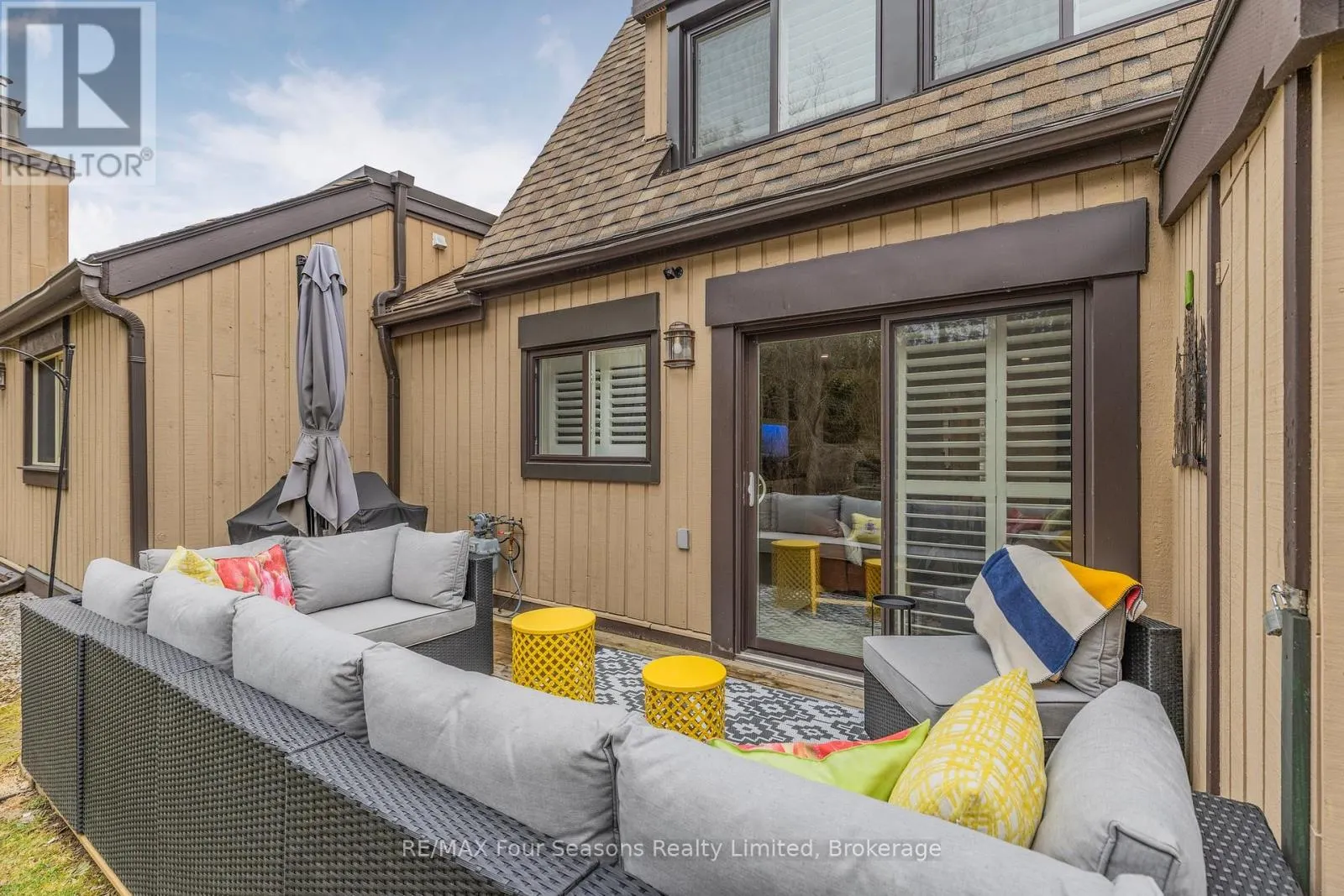 113 ESCARPMENT CRESCENT