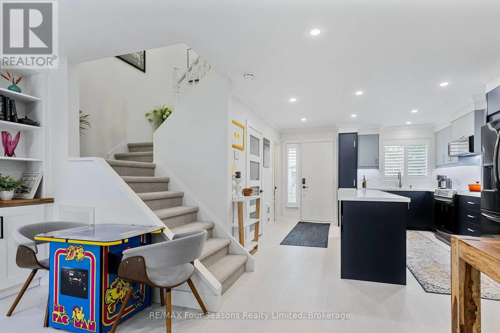 113 ESCARPMENT CRESCENT