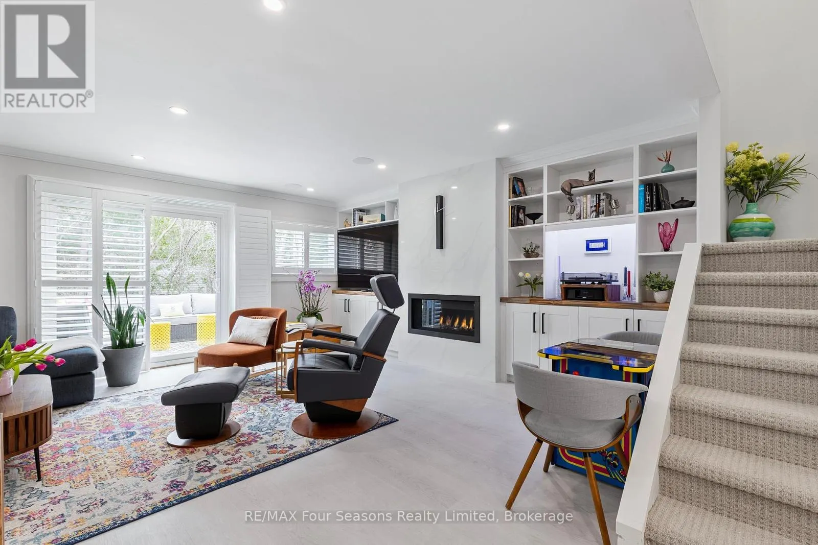 113 ESCARPMENT CRESCENT