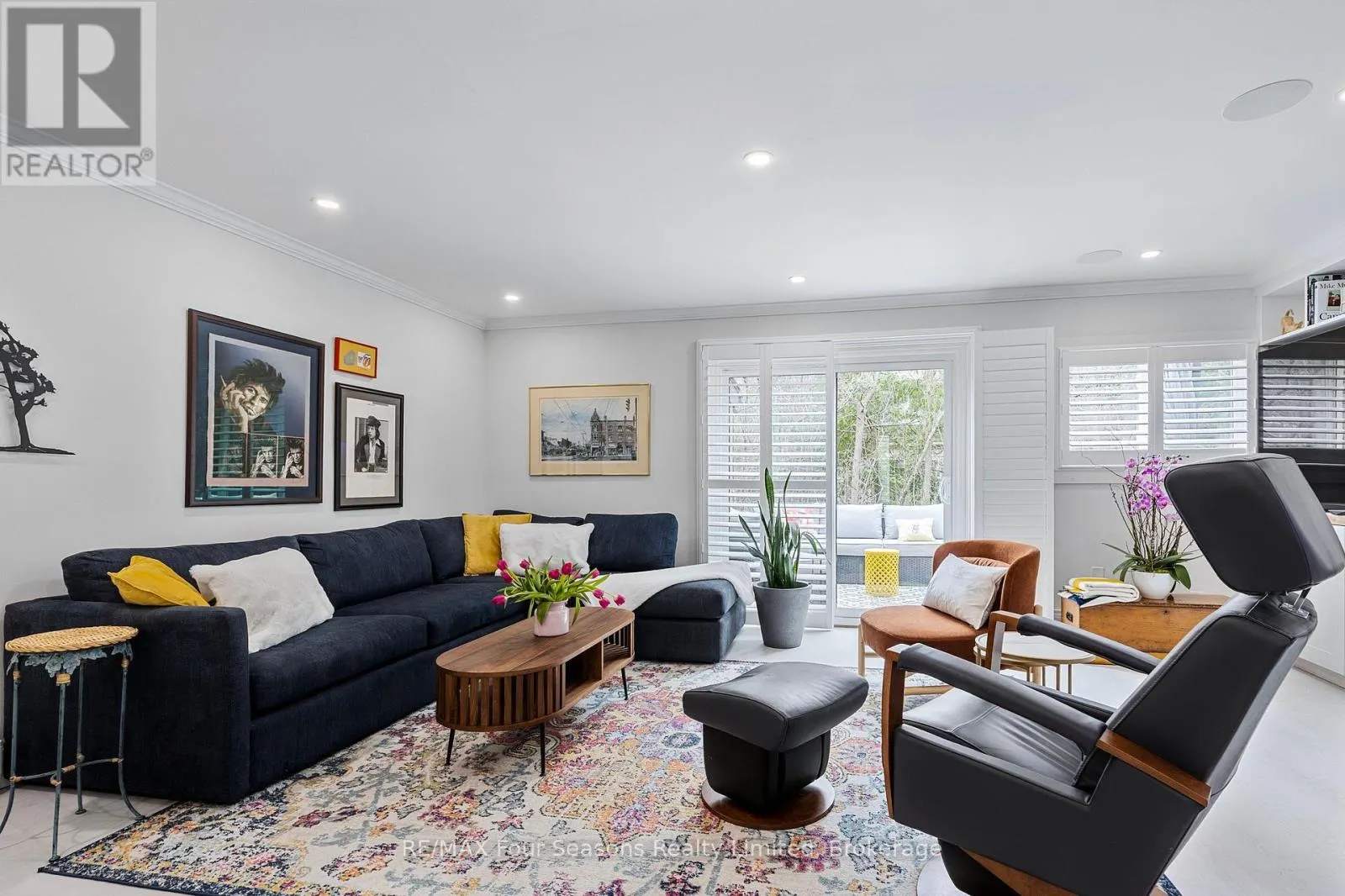 113 ESCARPMENT CRESCENT