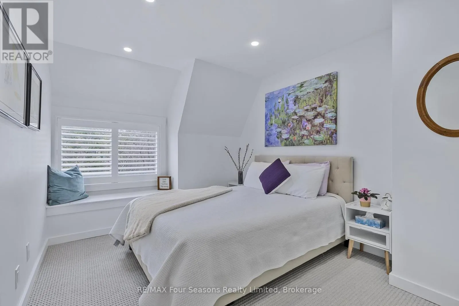 113 ESCARPMENT CRESCENT
