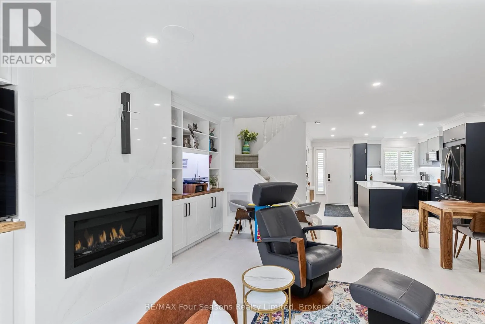 113 ESCARPMENT CRESCENT