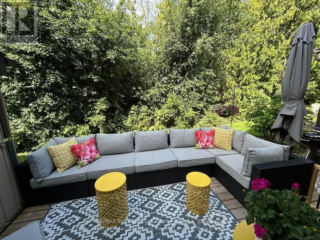 113 ESCARPMENT CRESCENT