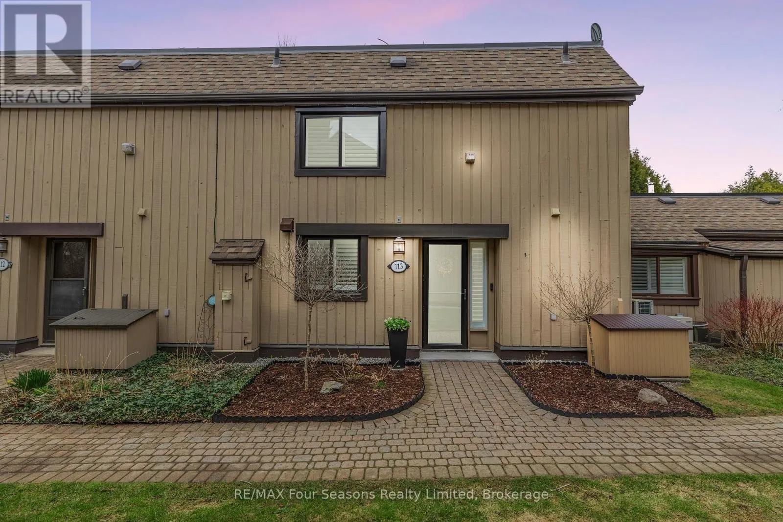 113 ESCARPMENT CRESCENT
