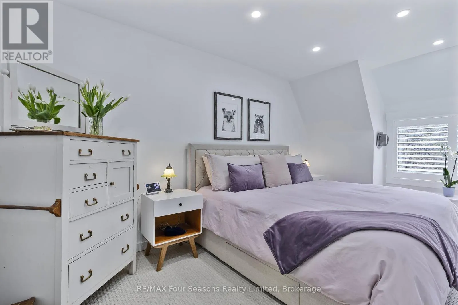 113 ESCARPMENT CRESCENT