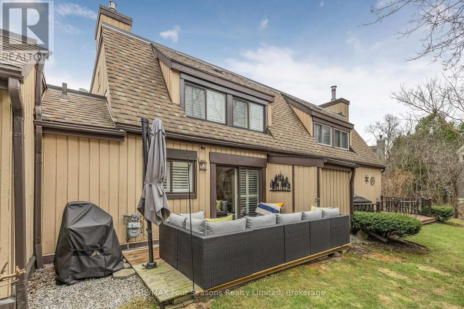 113 ESCARPMENT CRESCENT