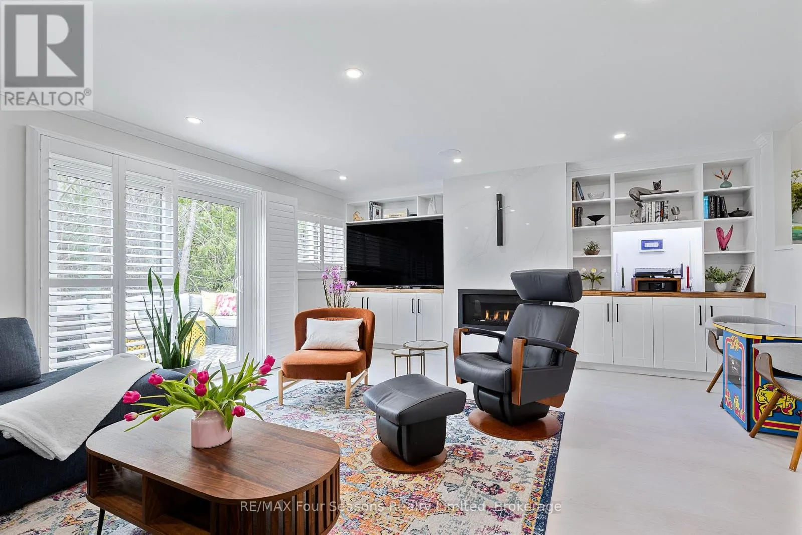 113 ESCARPMENT CRESCENT