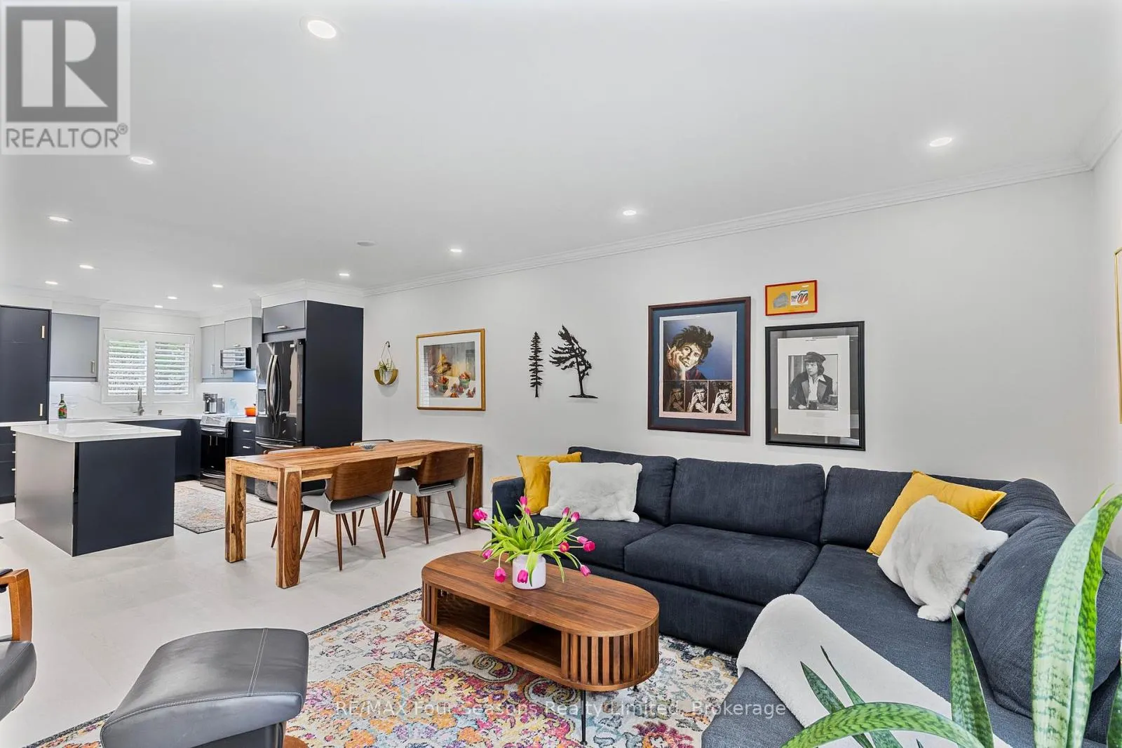 113 ESCARPMENT CRESCENT